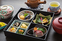 旅館で食べる松花堂ランチ